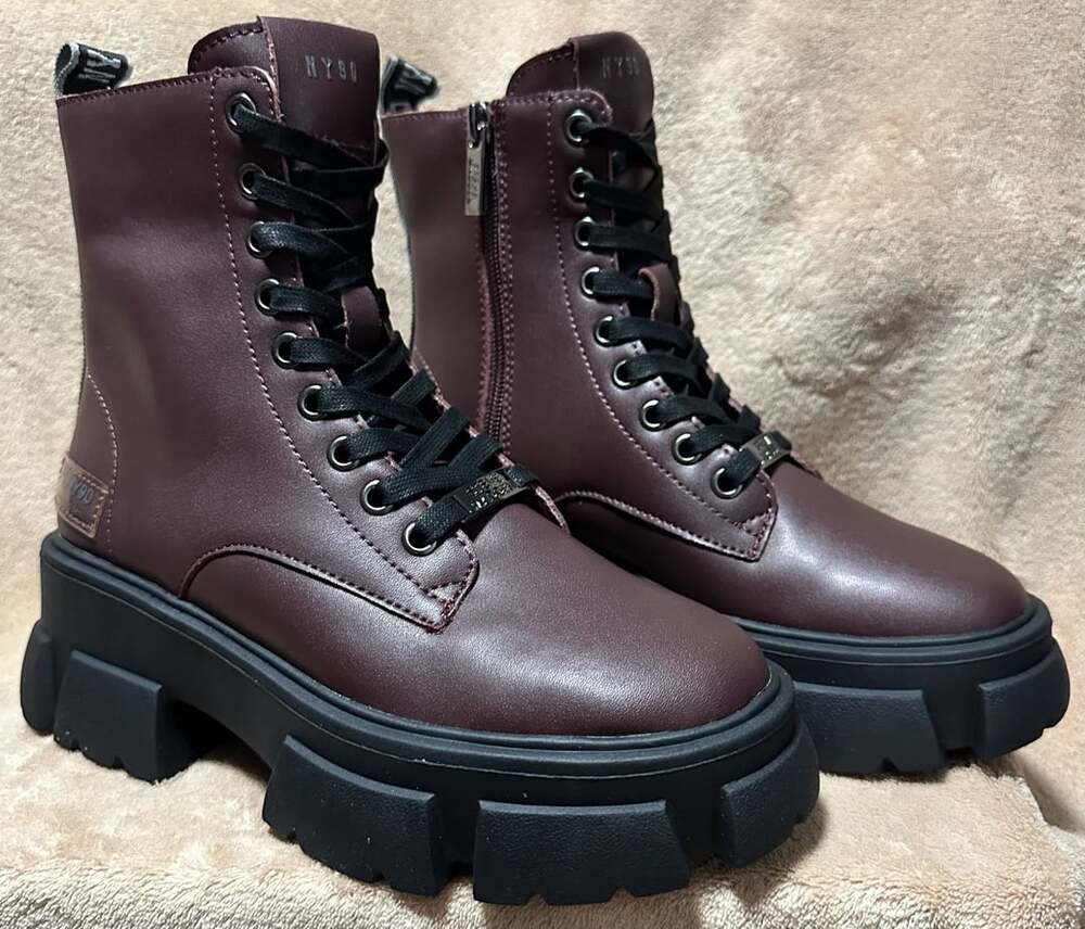 NWT - Steve Madden Tanker Wine Leather Lug Sole Platform Combat Boots, Size 6